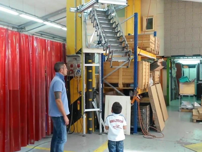 Чердачная лестница с электроприводом